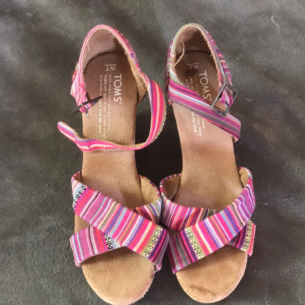 Tom’s size 7 wedge